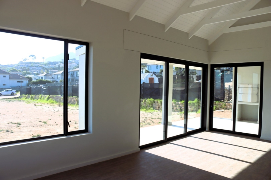  Bedroom Property for Sale in Mzuri Estate Western Cape